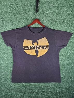 Wu-Tang Clan Logo Tee in Black w/Distressed Gold Graphic / Mens XL